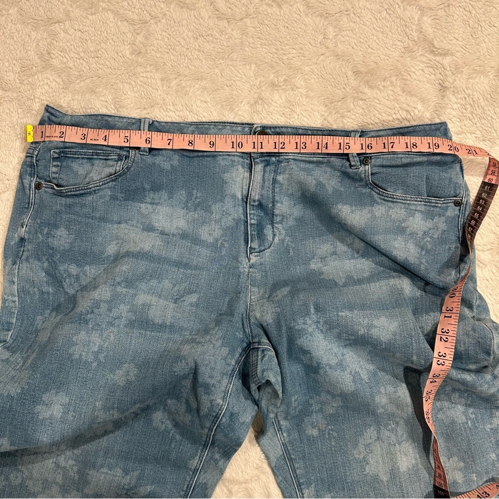 J. Jill Denim - Authentic Fit Slim Ankle Light-wash Jeans Floral Design 18 - Picture 4 of 12